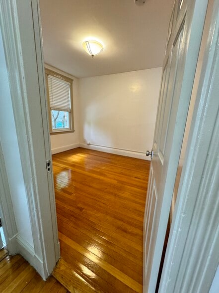 Building Photo - 24 Sidlaw Rd