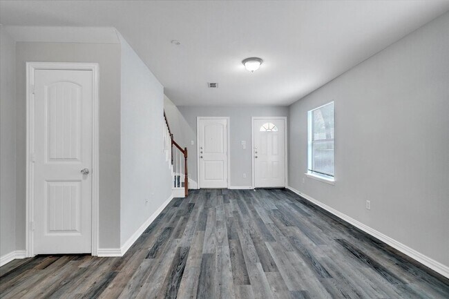 Building Photo - 3112 Lee Ave