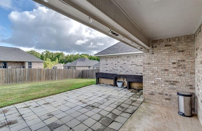 Building Photo - Beautiful New 3 Bed 2 Bath Home in Greenfield Station!