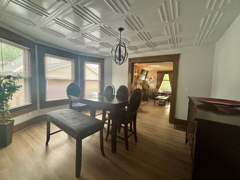 Building Photo - 1483 E 118th St