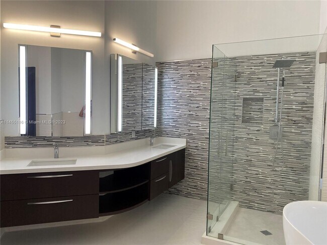 Building Photo - 4640 NW 93rd Doral Ct