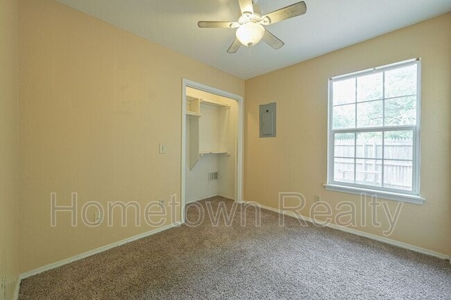 Building Photo - 2000 Twisted Oak Cir