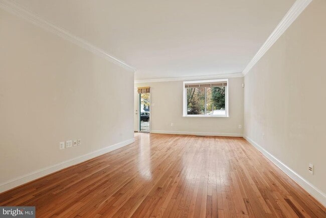 Building Photo - 2057 Golf Course Dr