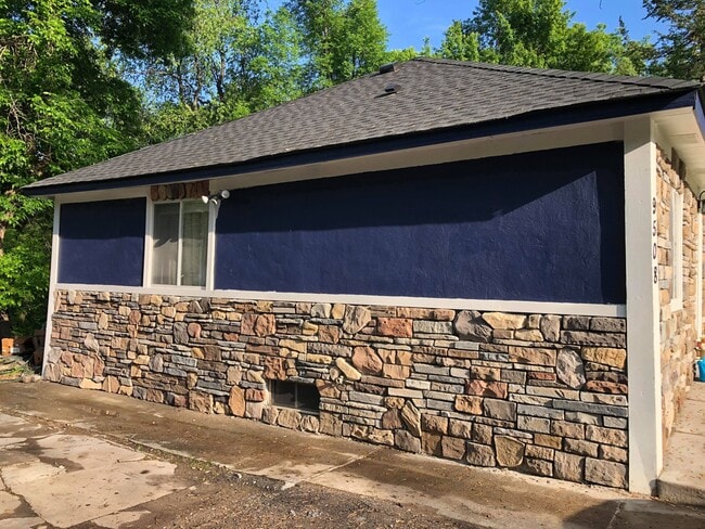 Building Photo - 9508 North Shore Trail North