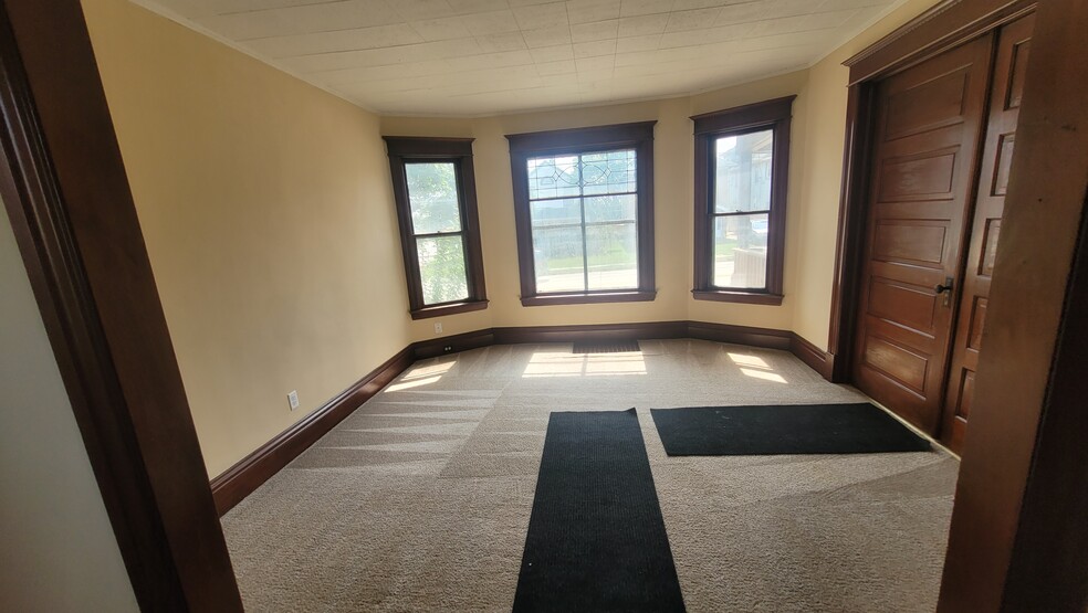 Building Photo - 1822 Charles St