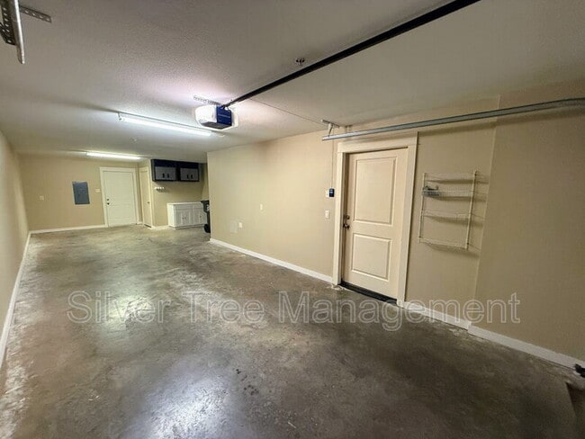 Building Photo - 3204 Wycliff Ave