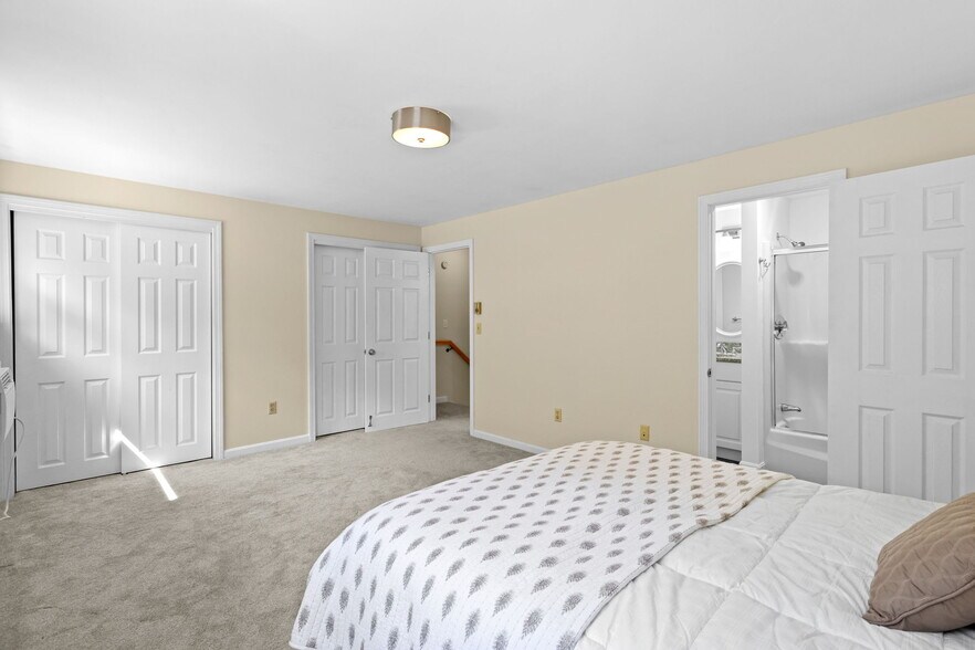 Building Photo - 24 Oakridge Dr