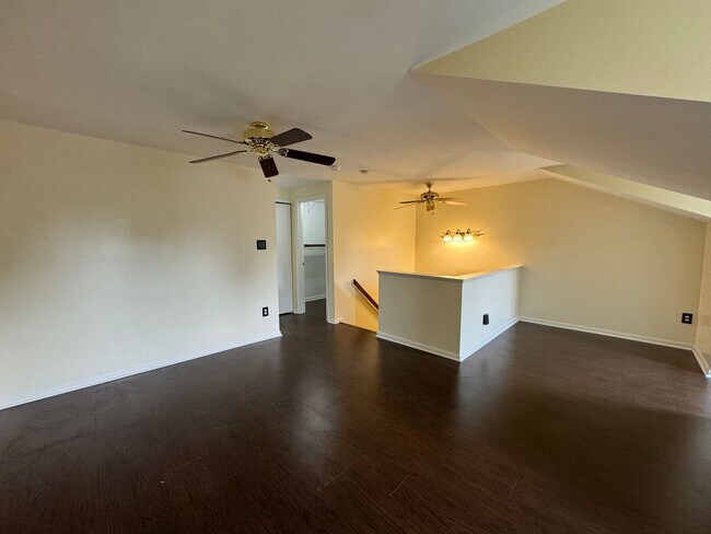 Building Photo - Stunning 2 Bed 2.5 Bath Interior Townhome In Newgate Community