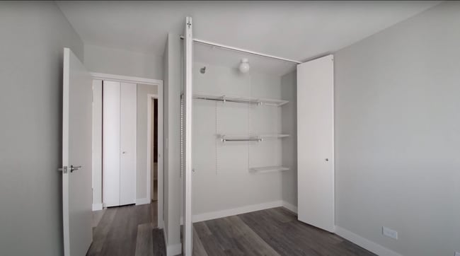 closet - 875 N State St