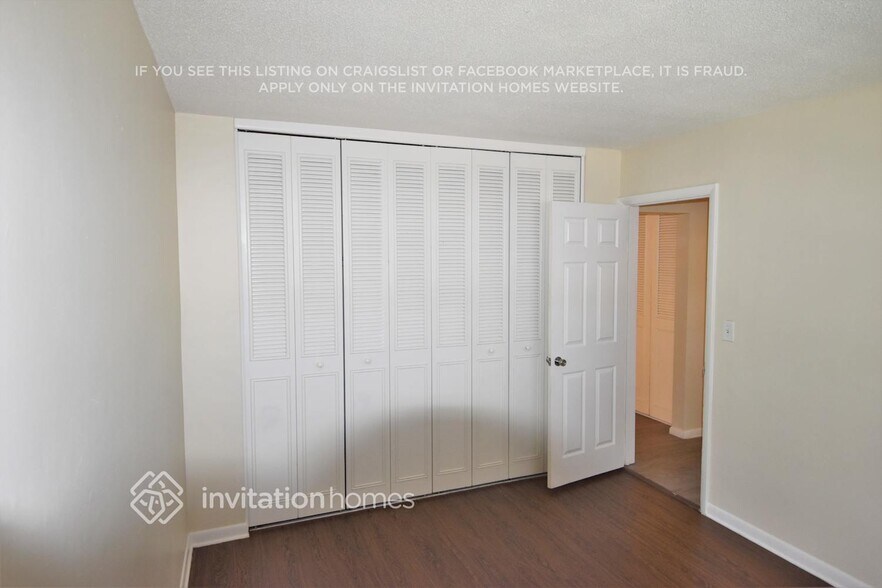 Building Photo - 1612 W River Dr
