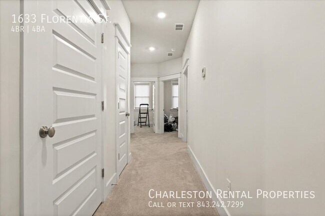 Building Photo - 1633 Florentia St
