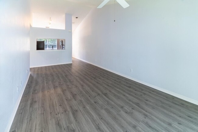 Building Photo - 2 Bedroom- 2 Bath condo with a beautiful l...