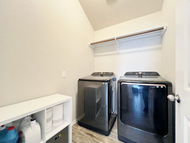 Building Photo - Modern and Beautiful - 3/BR and 2/BA Home ...
