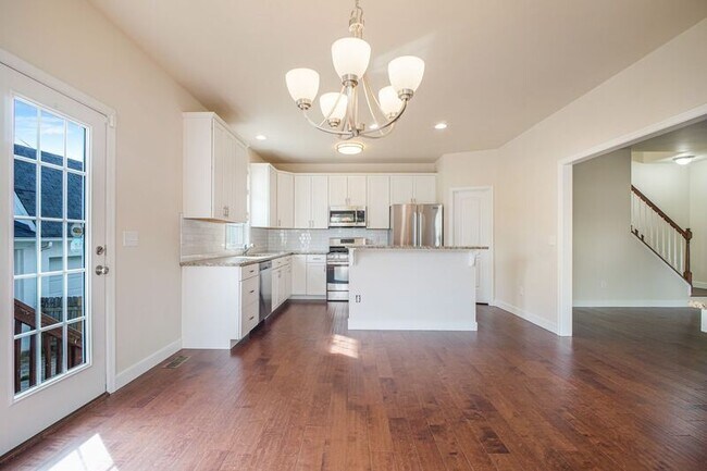 Building Photo - 803 Sunken Rd