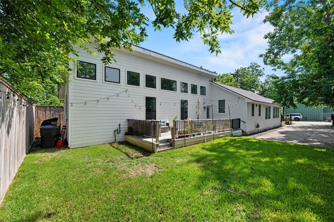 Building Photo - 3211 Cochran St