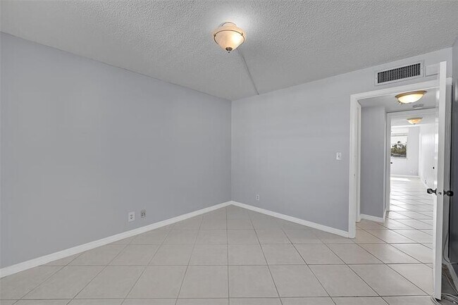 Building Photo - 777 S Federal Hwy