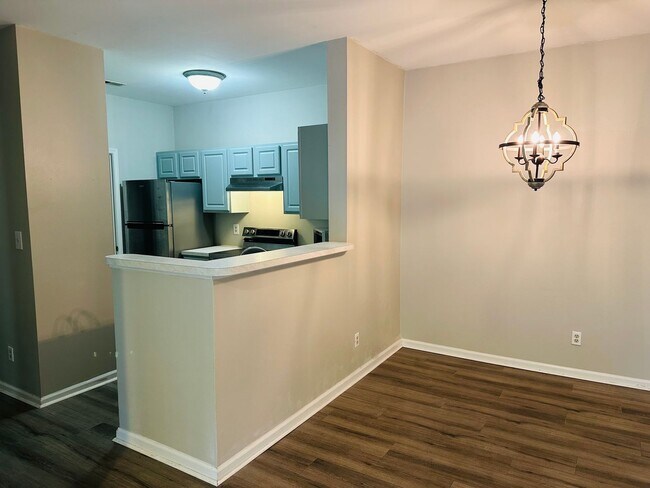 Building Photo - Beautiful Condo in Mount Pleasant!