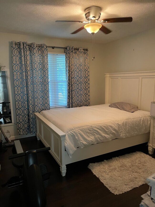 Building Photo - 3 Bedroom in South Spfd!