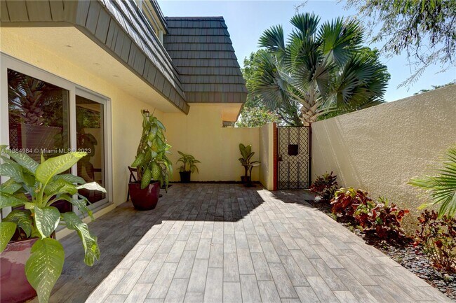 Building Photo - 8483 SW 137th Ave
