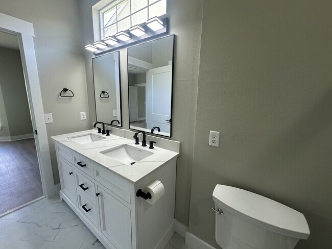 Building Photo - Gorgeous Renovated Two Bedroom Home in Sun City!