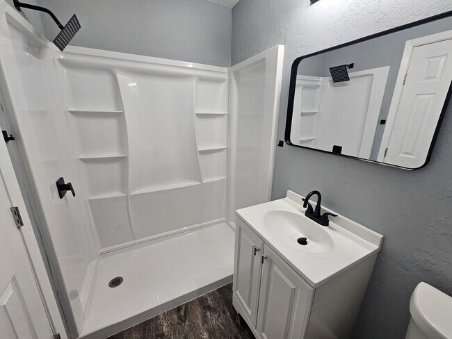 Building Photo - 707 NW Arlington Ave