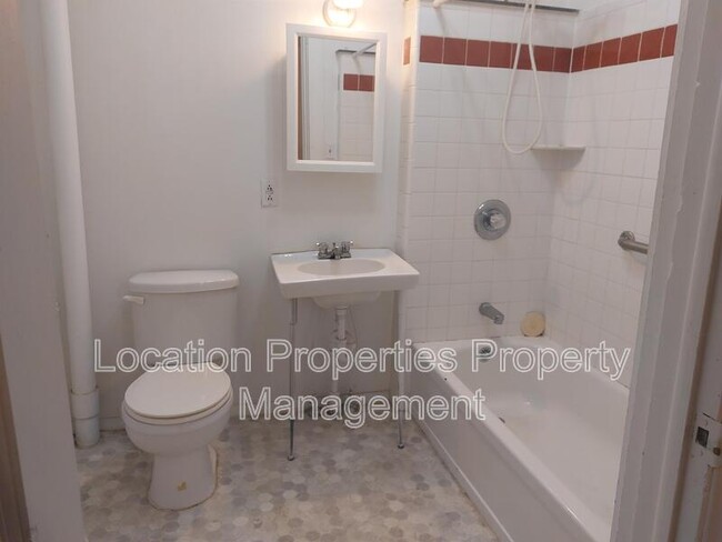 Building Photo - 728 Rhode Island St