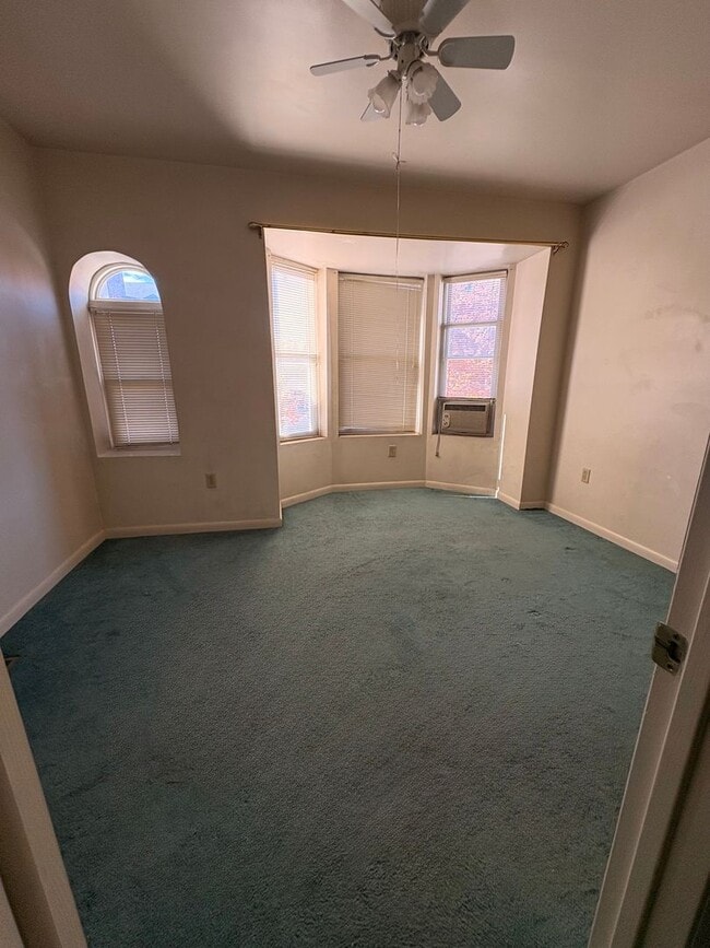 Building Photo - Section 8 Eligible-Spacious 3-4 Bedroom House, Yard, Parking-York City SD