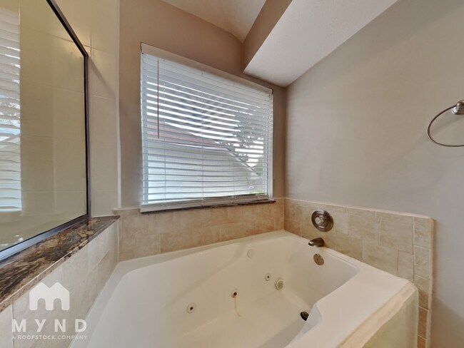 Building Photo - 3707 Lauderwood Ln