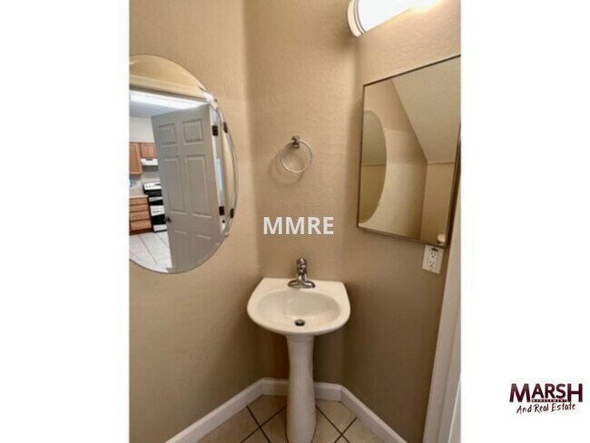 Building Photo - Nice 2-story home with 4 bedrooms in Phoenix!