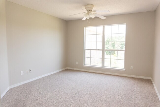 Building Photo - 465 Jillian Dr