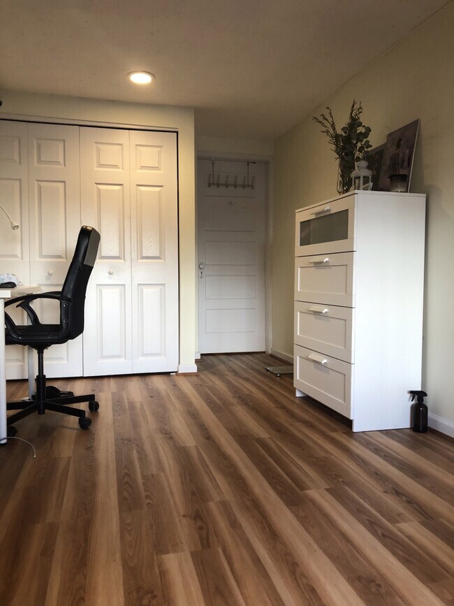 Building Photo - Tunlaw Upstairs