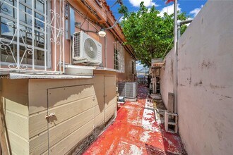 Building Photo - 334 E 18th St