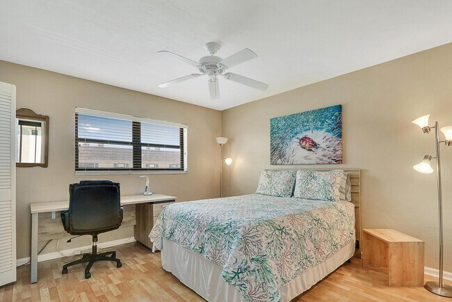 Building Photo - 755 Saturn St