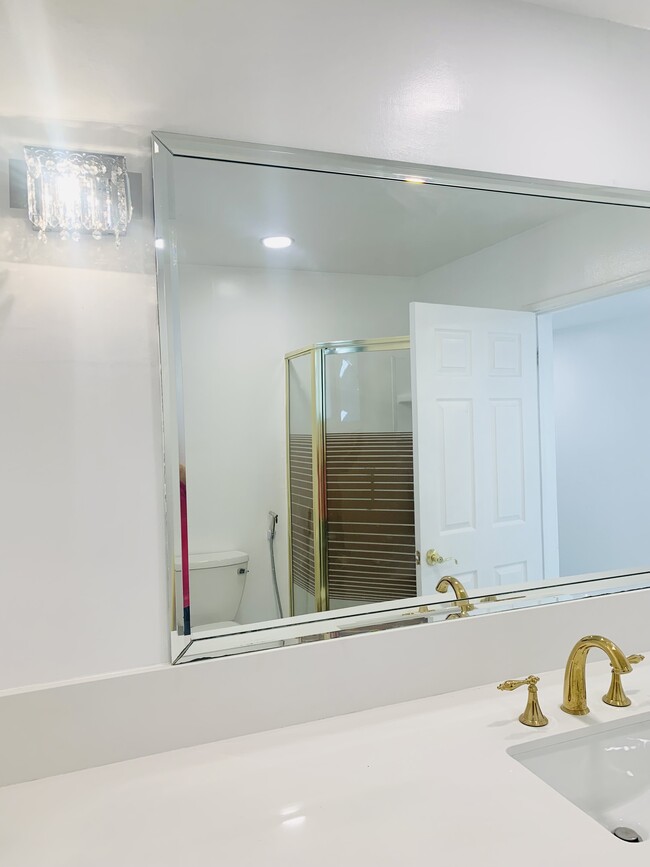 Building Photo - 5301 Balboa Blvd