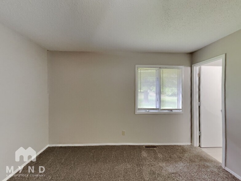 Building Photo - 1155 W Lindberg St