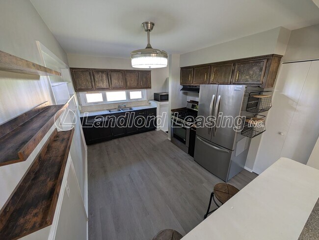 Building Photo - Updated Vermilion Ranch with Full Basement