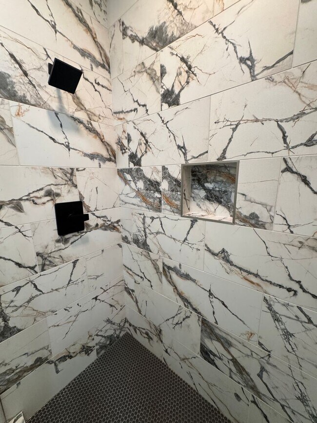 Building Photo - New 3 bed, 3.5 bath home across the Street from Meharry.  Modern upgraded kitchen and bathrooms. ...