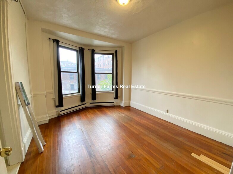 Building Photo - 614 Columbus Ave