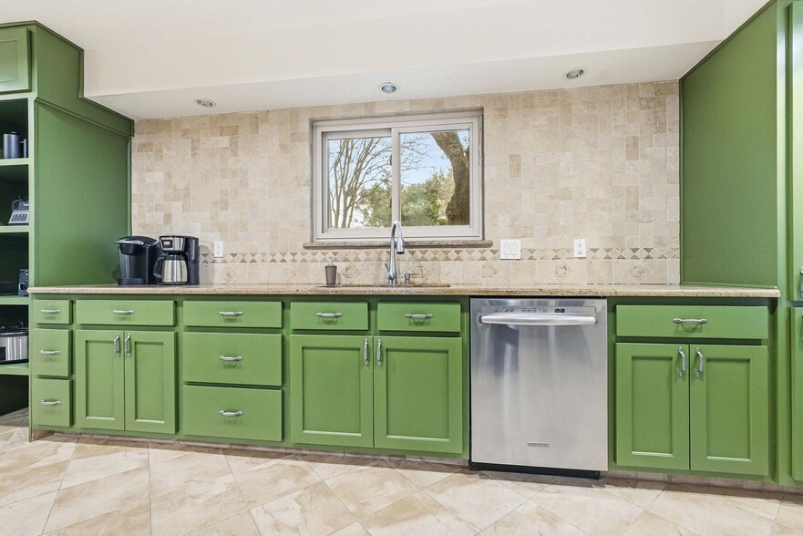 Building Photo - 13303 Southwalk St