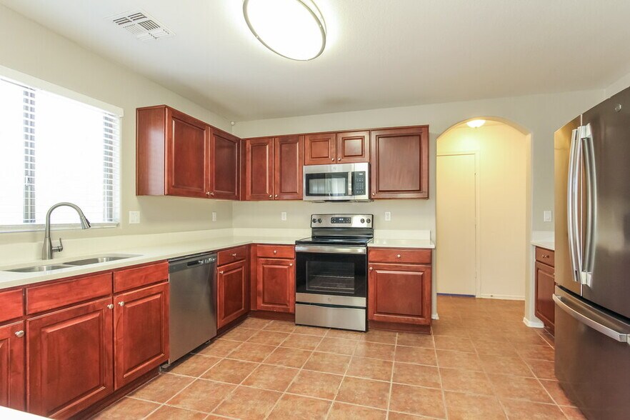 Building Photo - 12811 W Sharon Dr