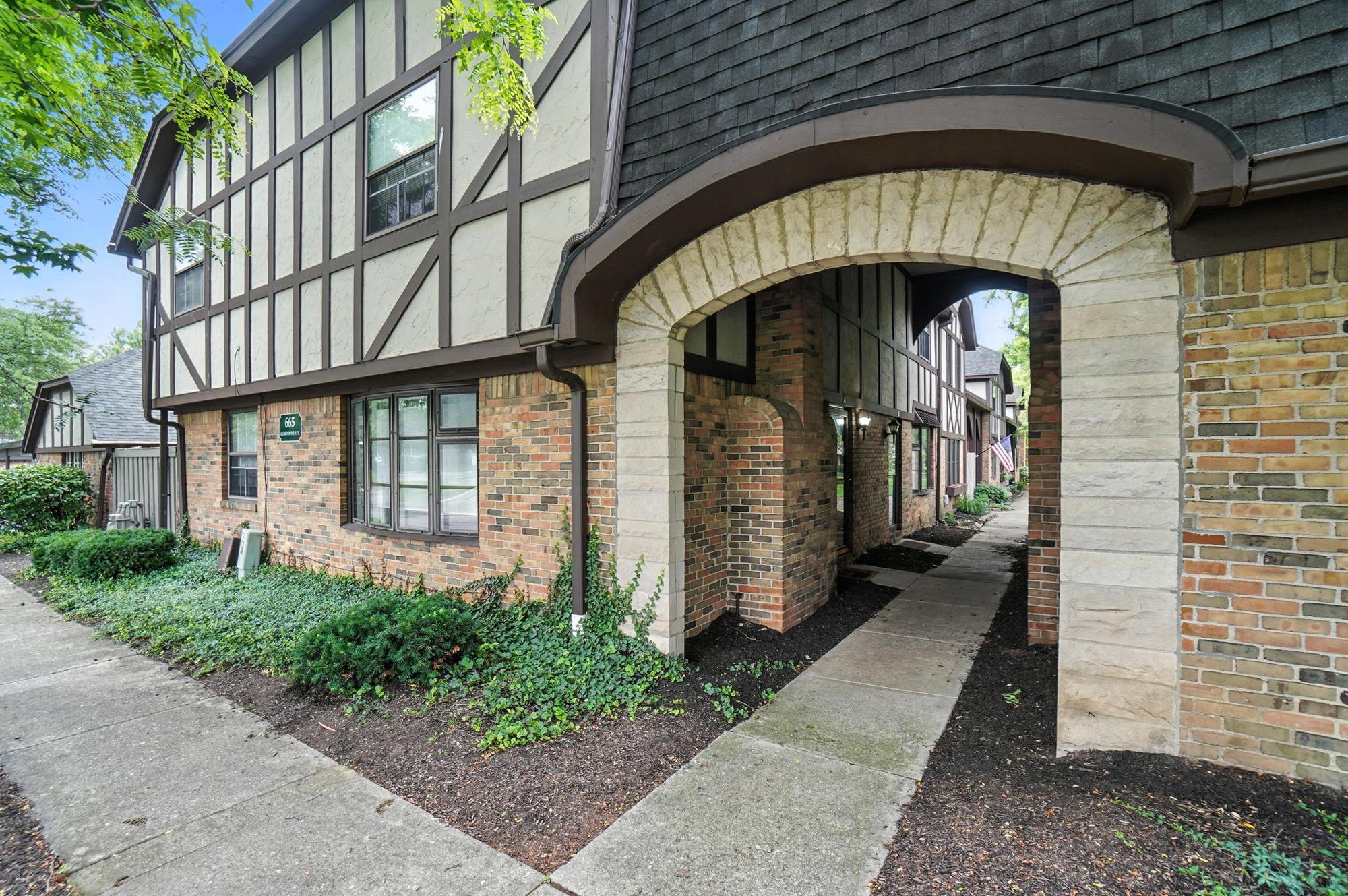 Building Photo - 665 Olde Towne Ave