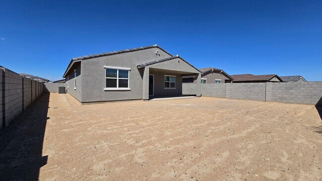 Building Photo - 17863 W Elm St