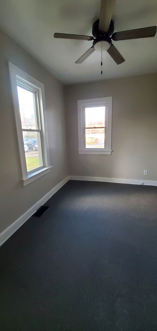 Building Photo - 416 Central Ave