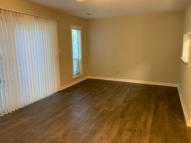 Building Photo - 4631