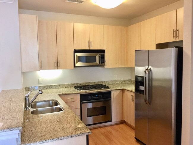 Primary Photo - Large upgraded 1 Bdrm, 1 Bath w/storage ro...