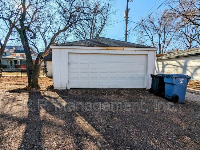 Building Photo - 3620 Pillsbury Ave