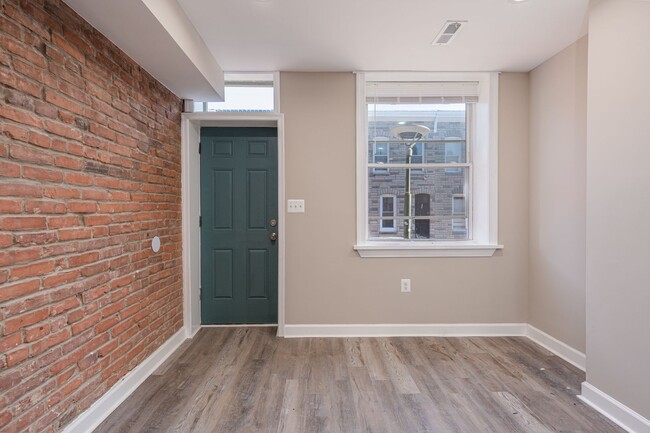 Building Photo - Newly Renovated 2 Bedroom Rowhome