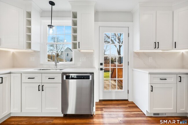 Building Photo - 60 Walter Ave