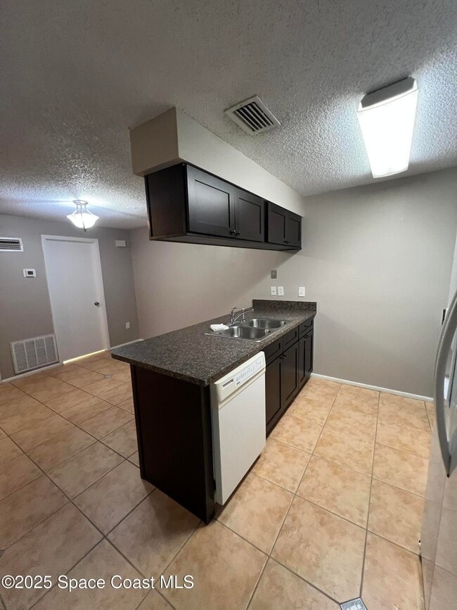 Building Photo - 8716 Hibiscus Ct