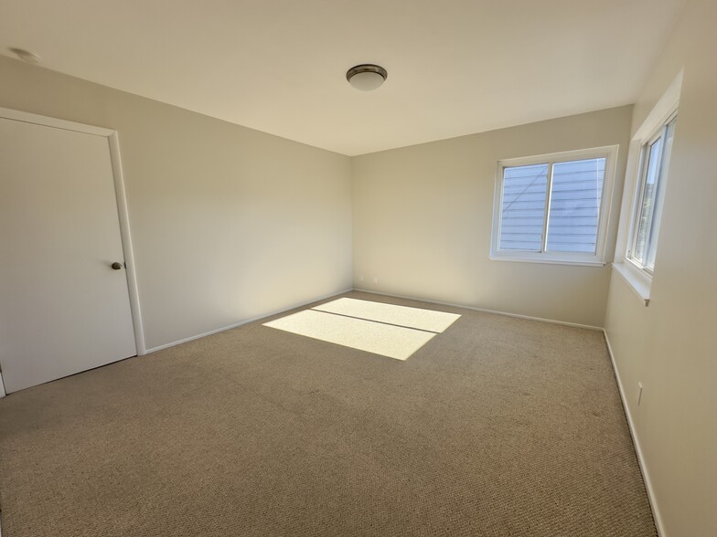 Building Photo - 2598 24th Ave